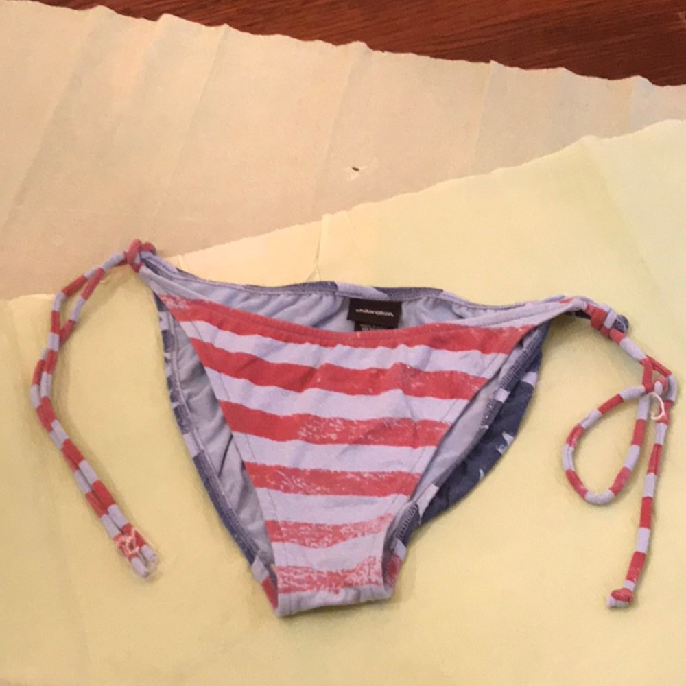 Bikini - Picture 4 of 5